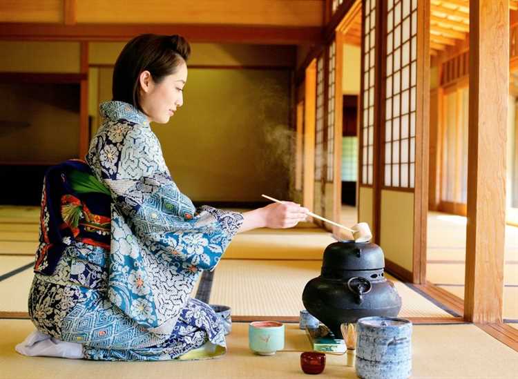 Искусство чайных украшений: изящные декоративные предметы, используемые в японской чайной церемонии