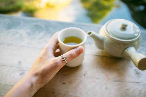Преимущества замены обычного чая на зеленый при артрите